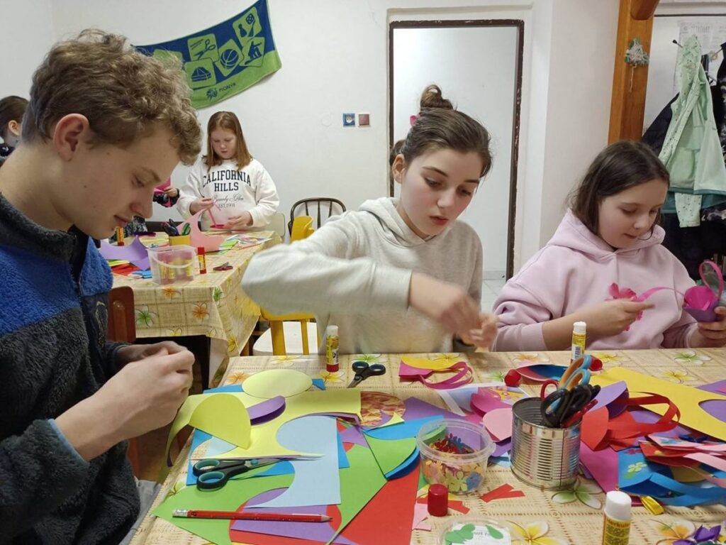 Klub Dolní Slivno: přáníčka k MDŽ a hlavolamy